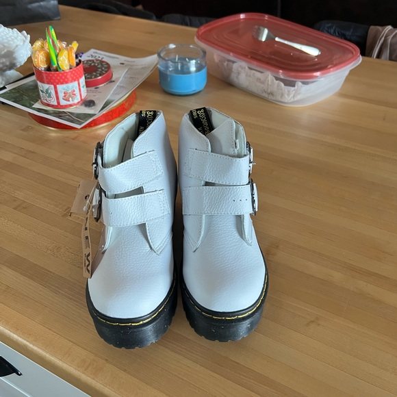Dr. Martens style white boots new 38 - Picture 3 of 5